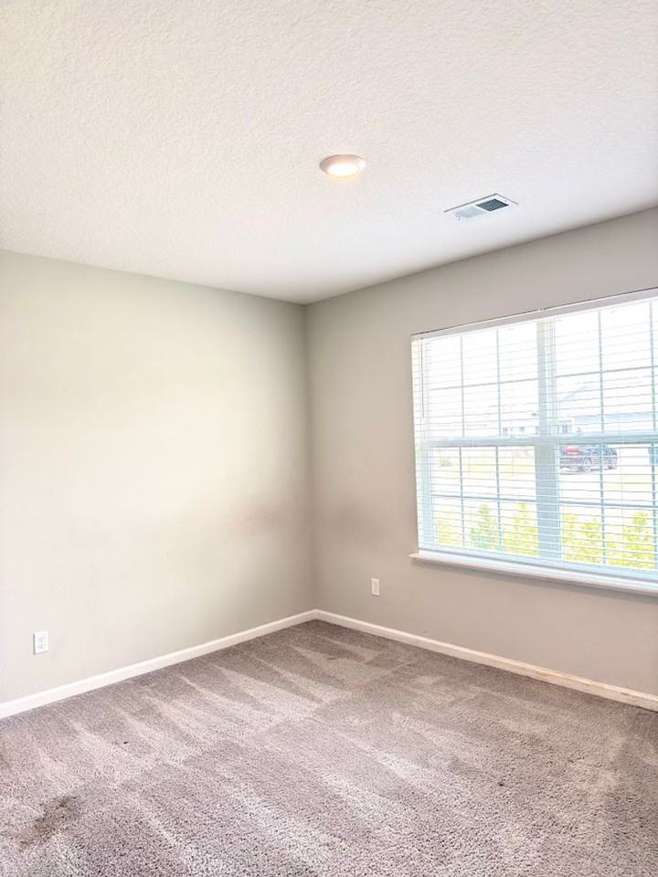 123 College St - Photo 3 of 18