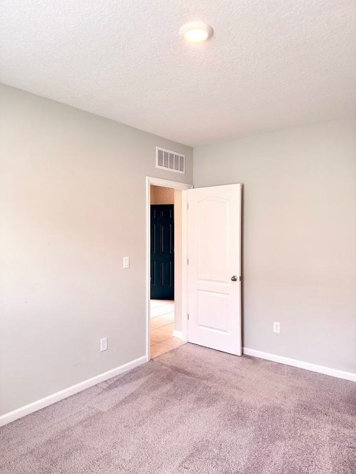 123 College St - Photo 7 of 18