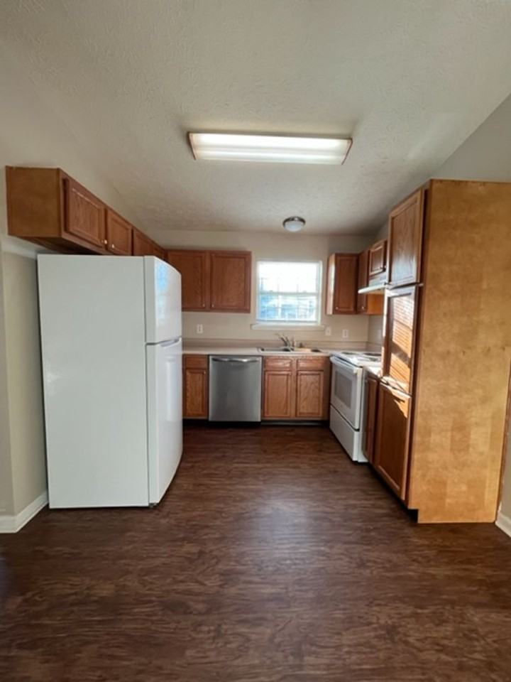 301 Parker Pl - Photo 2 of 10