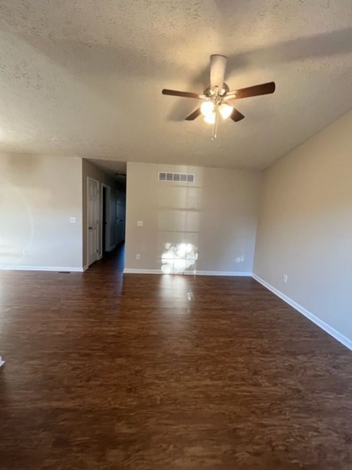 301 Parker Pl - Photo 3 of 10