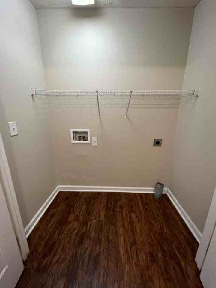 301 Parker Pl - Photo 4 of 10