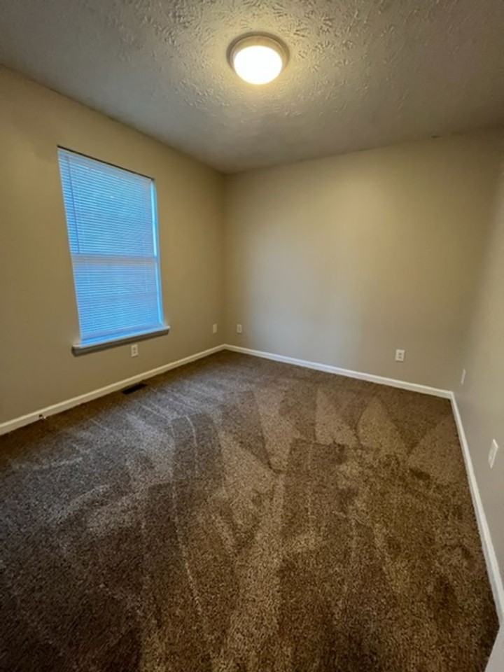 301 Parker Pl - Photo 5 of 10