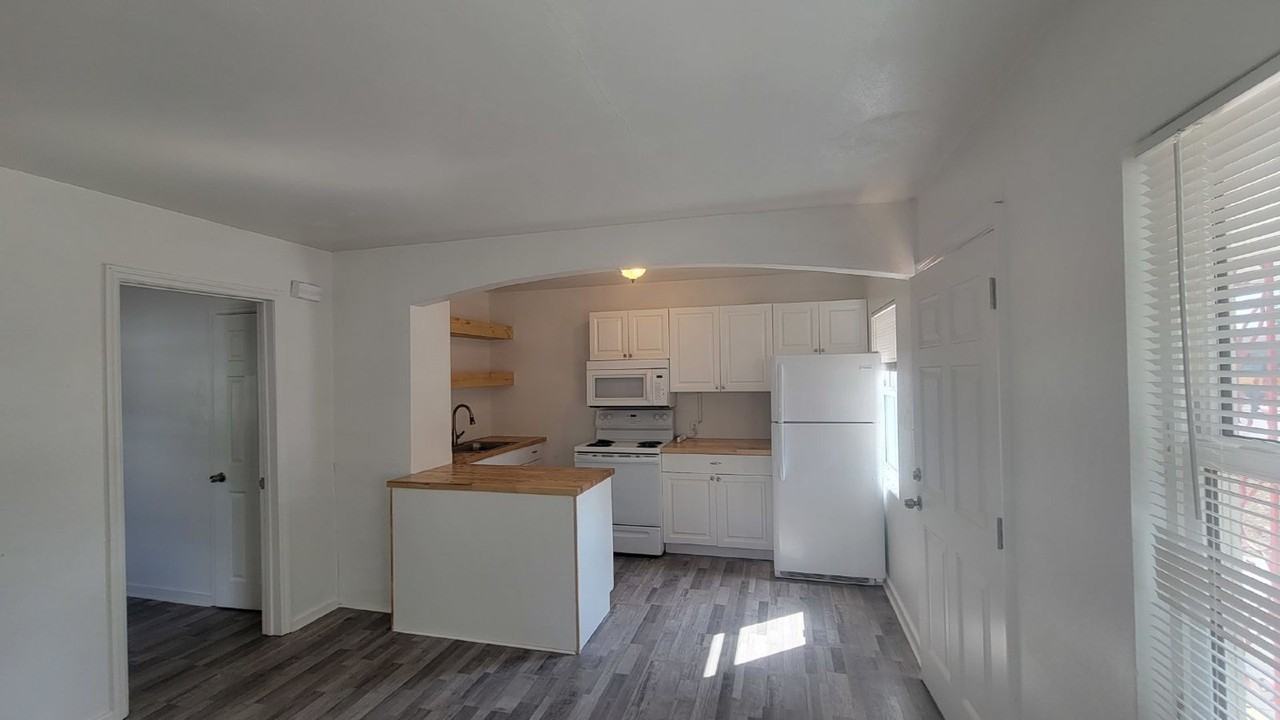 1501 13th St W - Photo 3 of 10