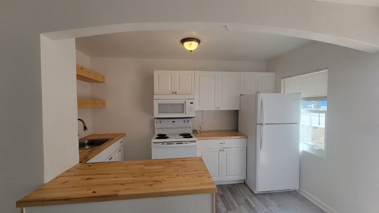 1501 13th St W - Photo 5 of 10