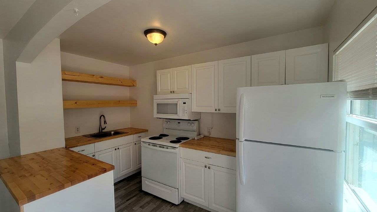 1501 13th St W - Photo 6 of 10