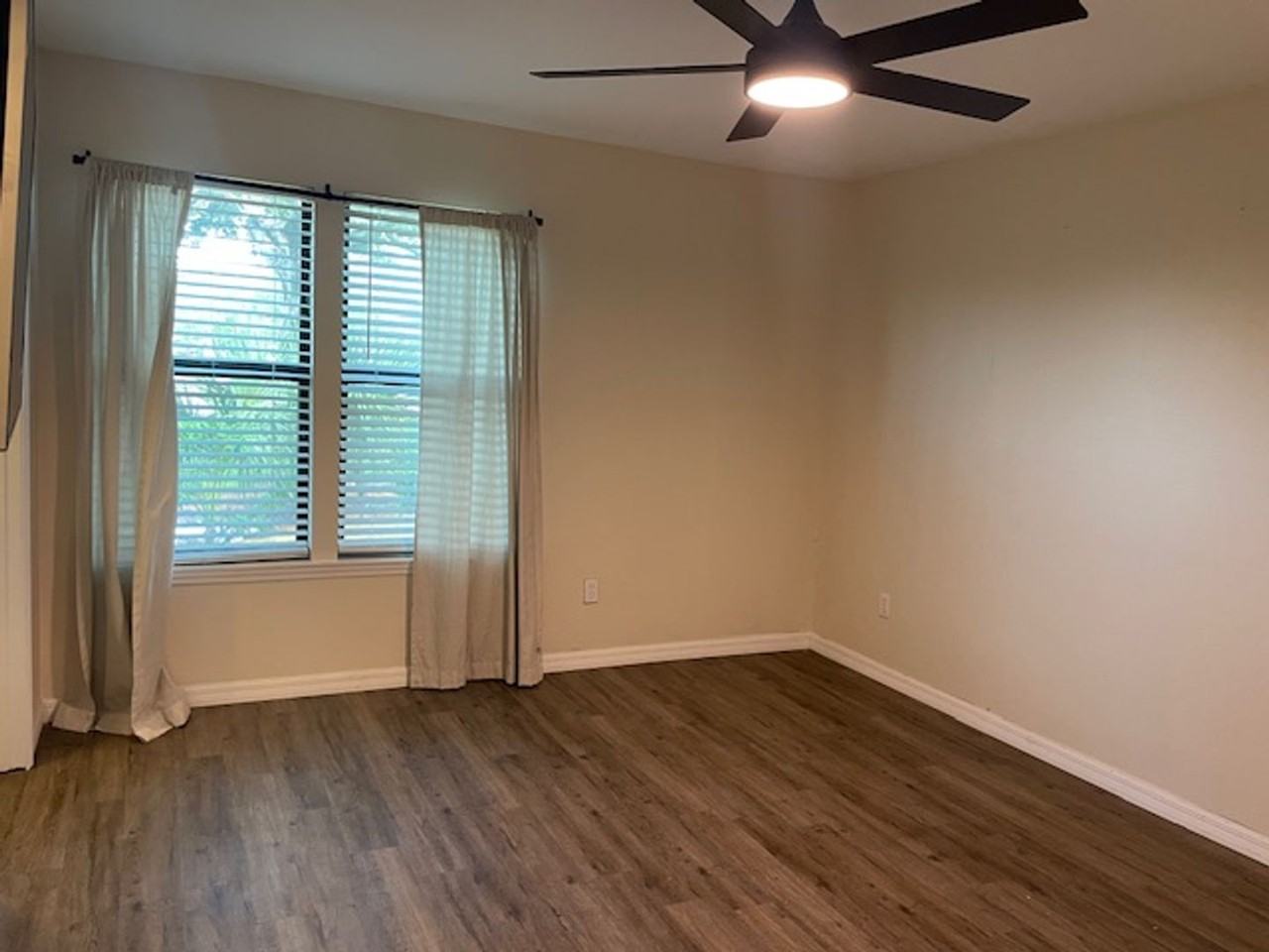 4028 Crockers Lake Blvd - Photo 7 of 17
