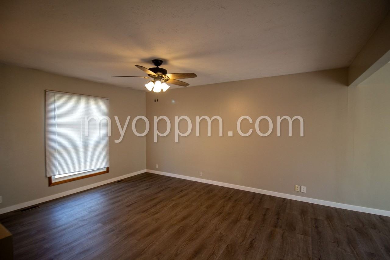 9129 Grand Ave - Photo 4 of 27