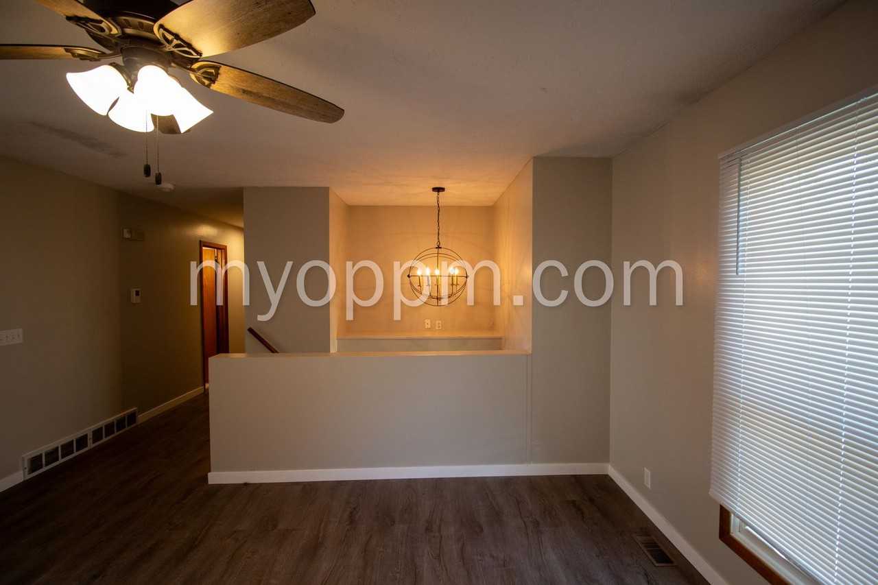 9129 Grand Ave - Photo 5 of 27