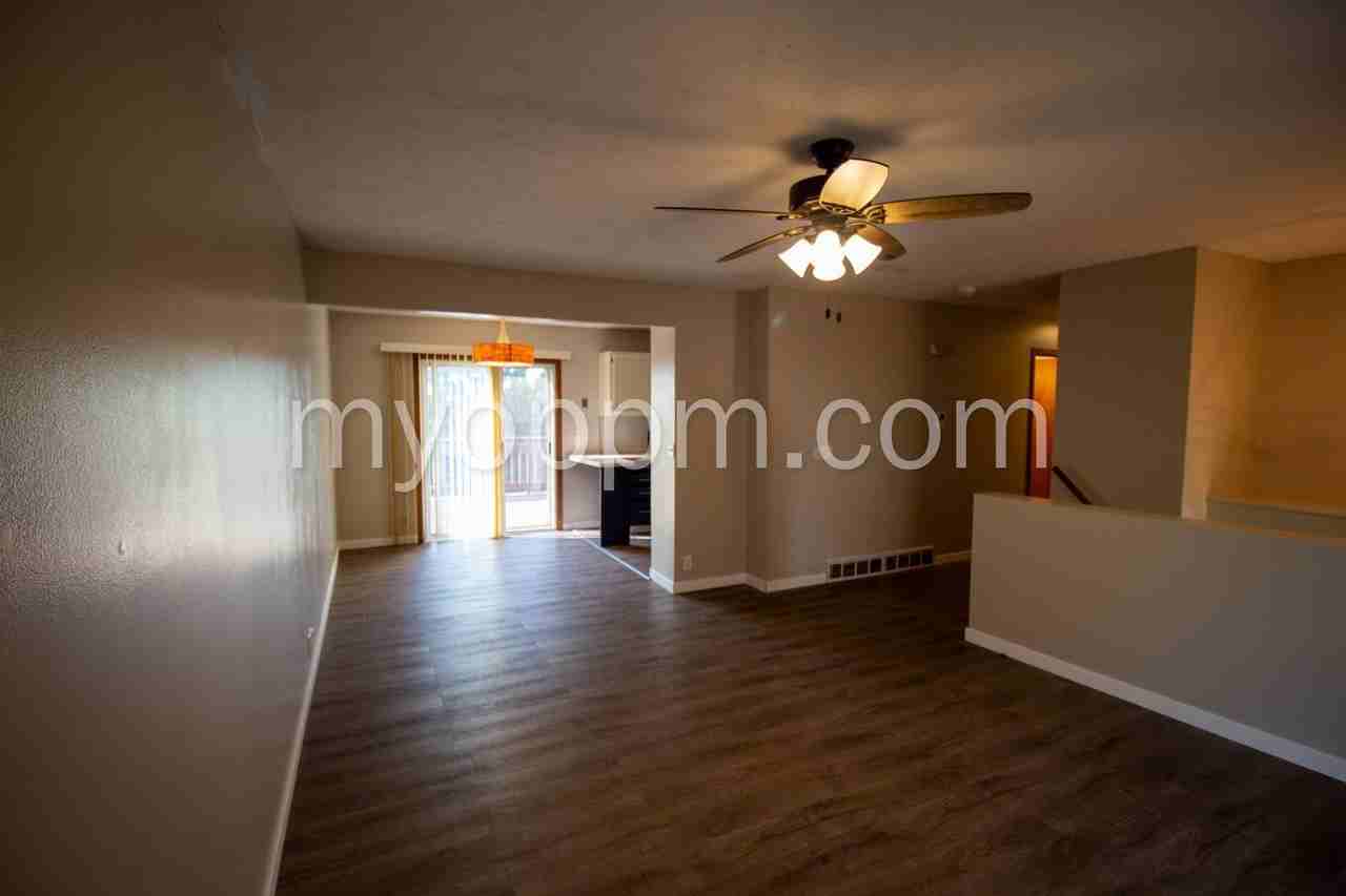 9129 Grand Ave - Photo 6 of 27