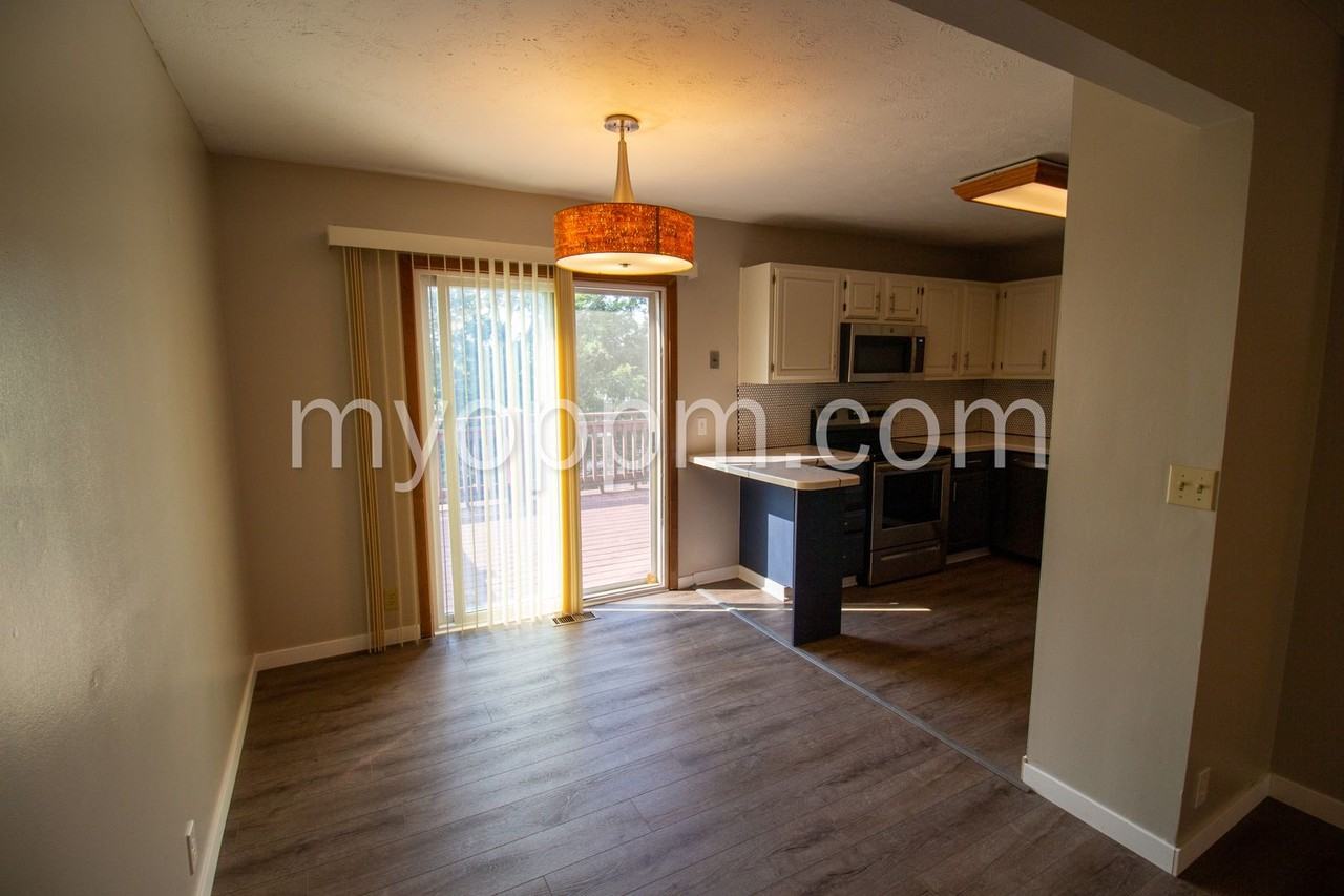9129 Grand Ave - Photo 7 of 27