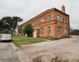 featured image of 306 E Pine St