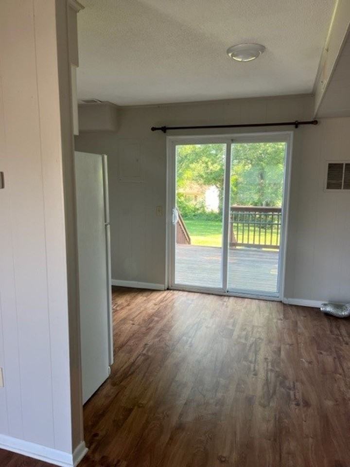 Comfortable living, right around the corner - Photo 4 of 7