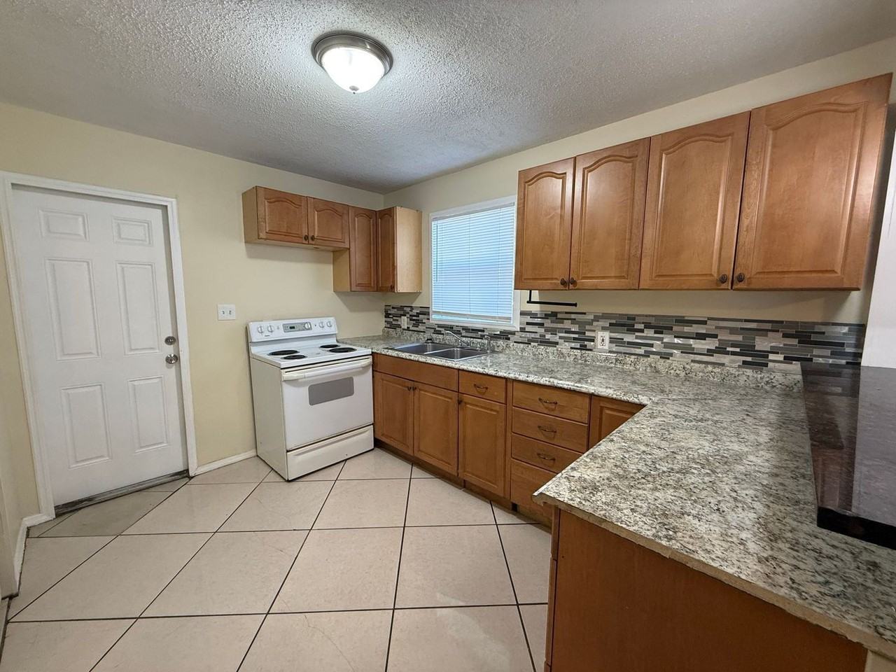 930 20th Ave S - Photo 4 of 24