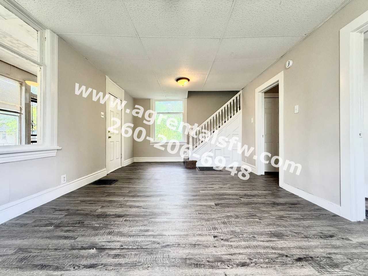 2720 Queen St - Photo 2 of 15