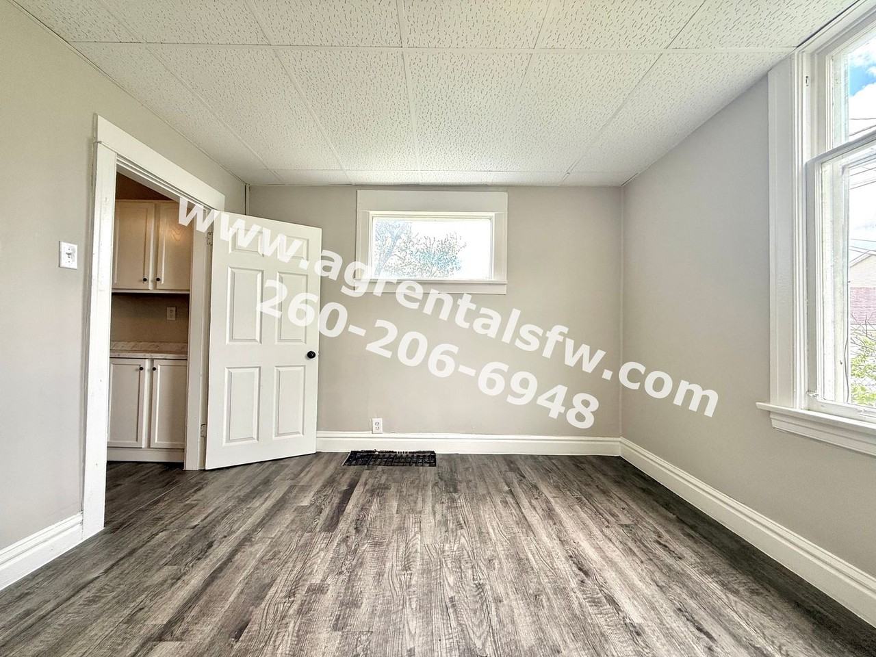 2720 Queen St - Photo 4 of 15