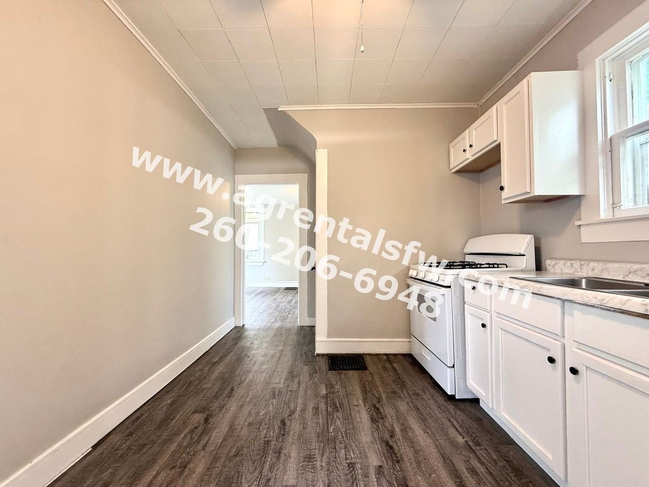 2720 Queen St - Photo 6 of 15