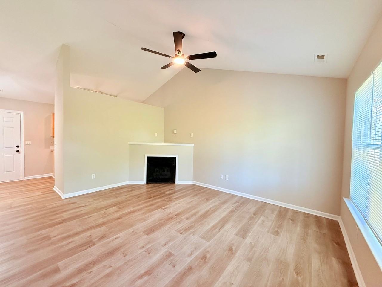 1509 Crandon Dr - Photo 3 of 18