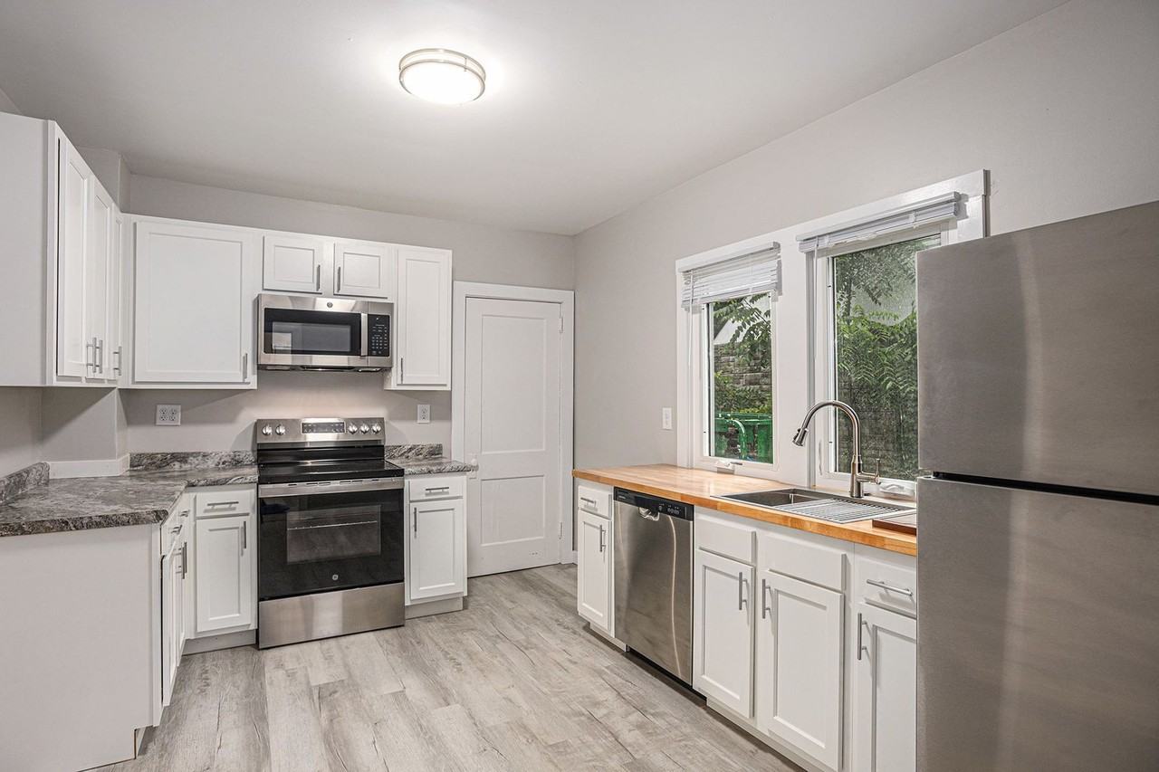 1412 Nassau St - Photo 2 of 15