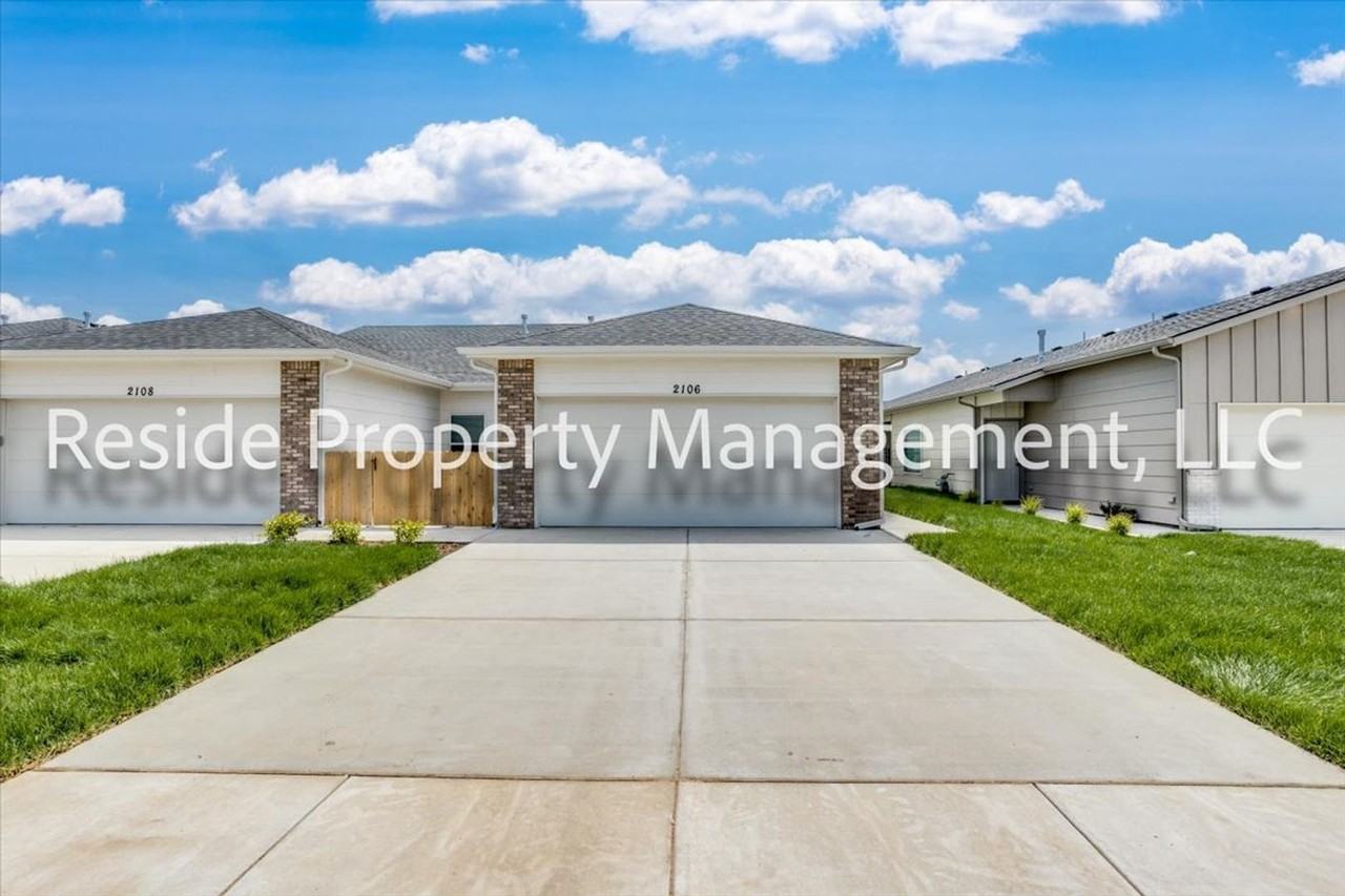 2142 N Melody Ct - Photo 2 of 23