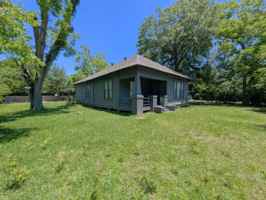 featured image of 1420 Liveoak St
