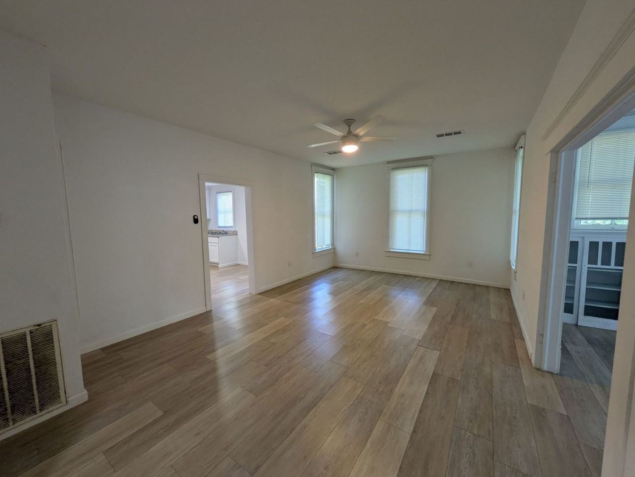 1420 Liveoak St - Photo 6 of 22