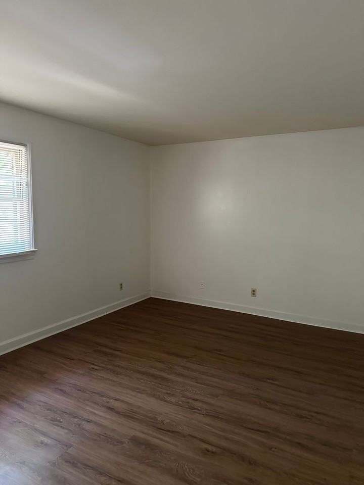 2800 Carriage Dr Apt E - Photo 7 of 10