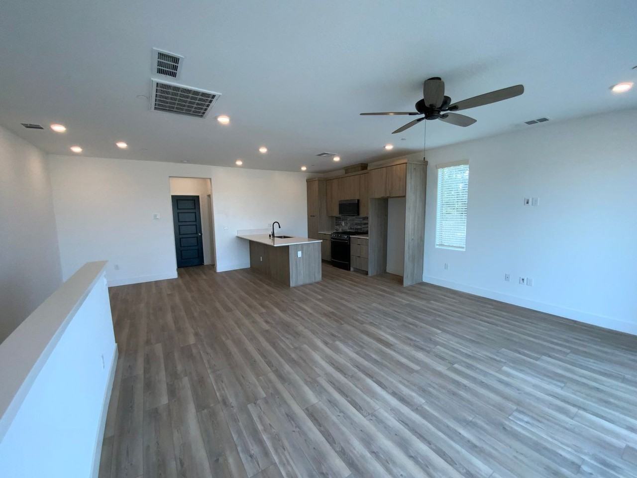 10991 N Blackberry Dr - Photo 2 of 17