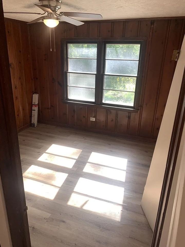 307 Lindbergh Blvd - Photo 5 of 9