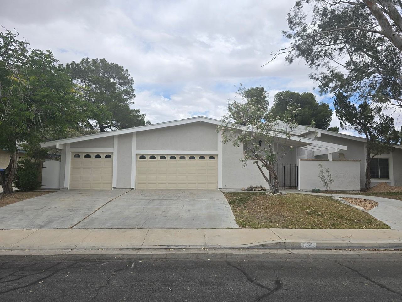818 Sherri St - Photo 2 of 15