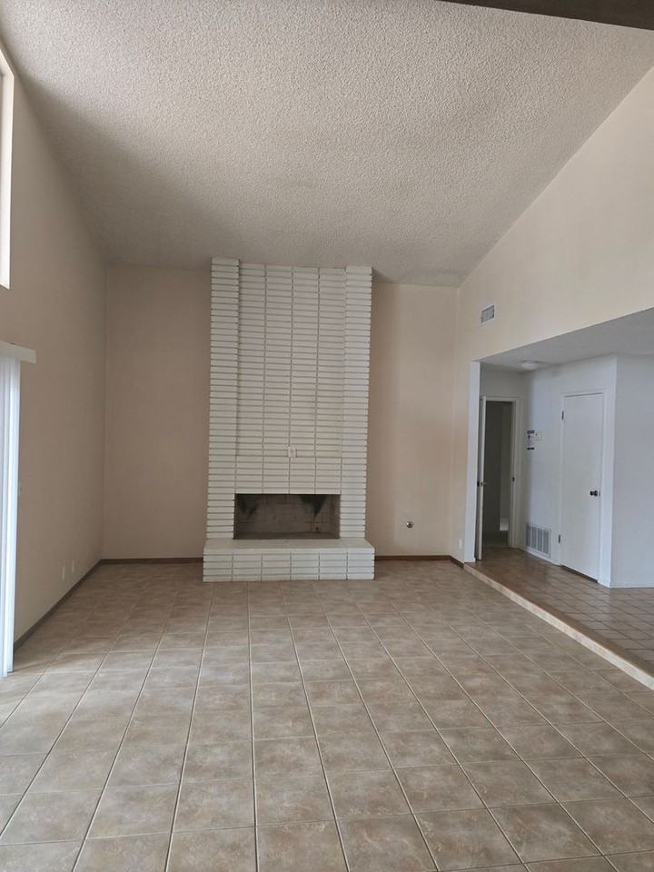 818 Sherri St - Photo 4 of 15