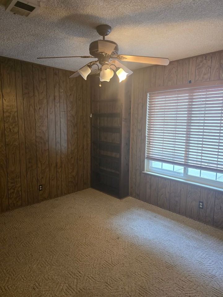 818 Sherri St - Photo 5 of 15