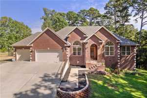 featured image of 1 Dent Ln