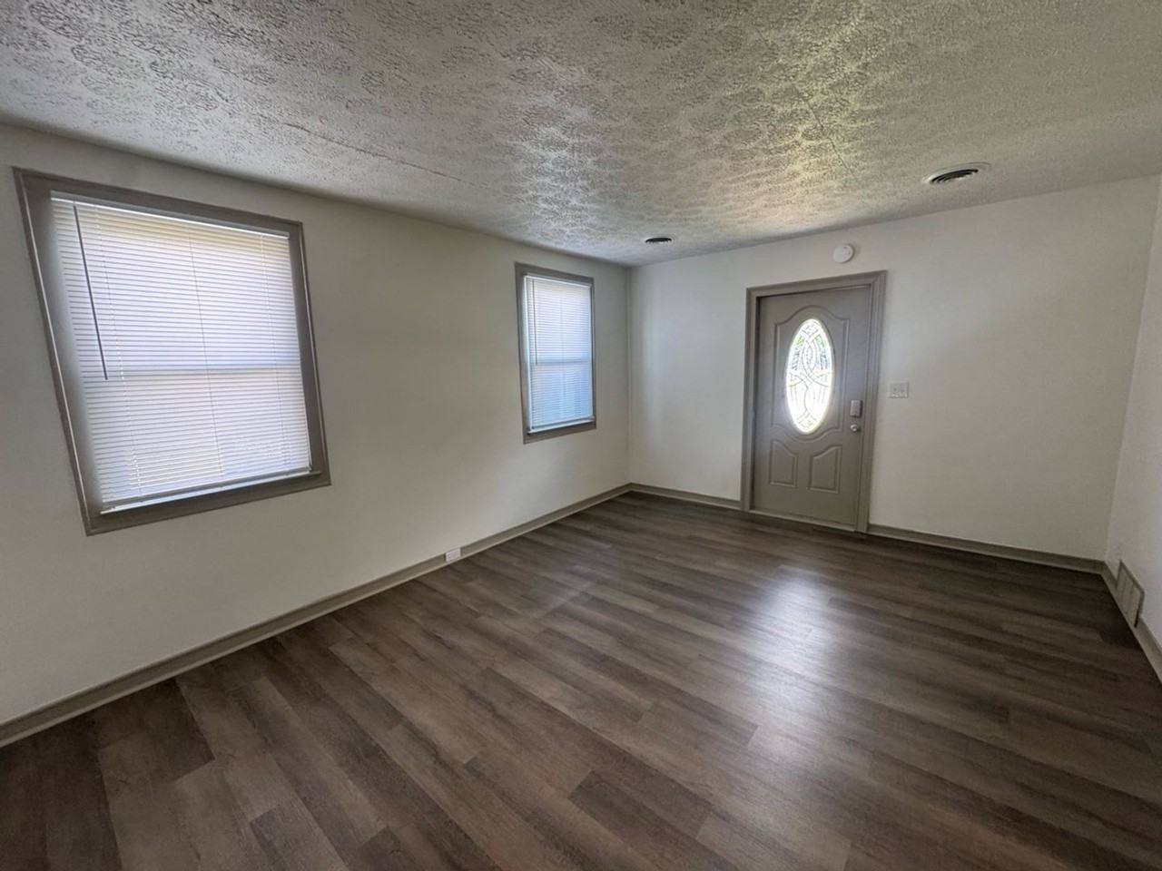 1208 Morningside Cir - Photo 2 of 9