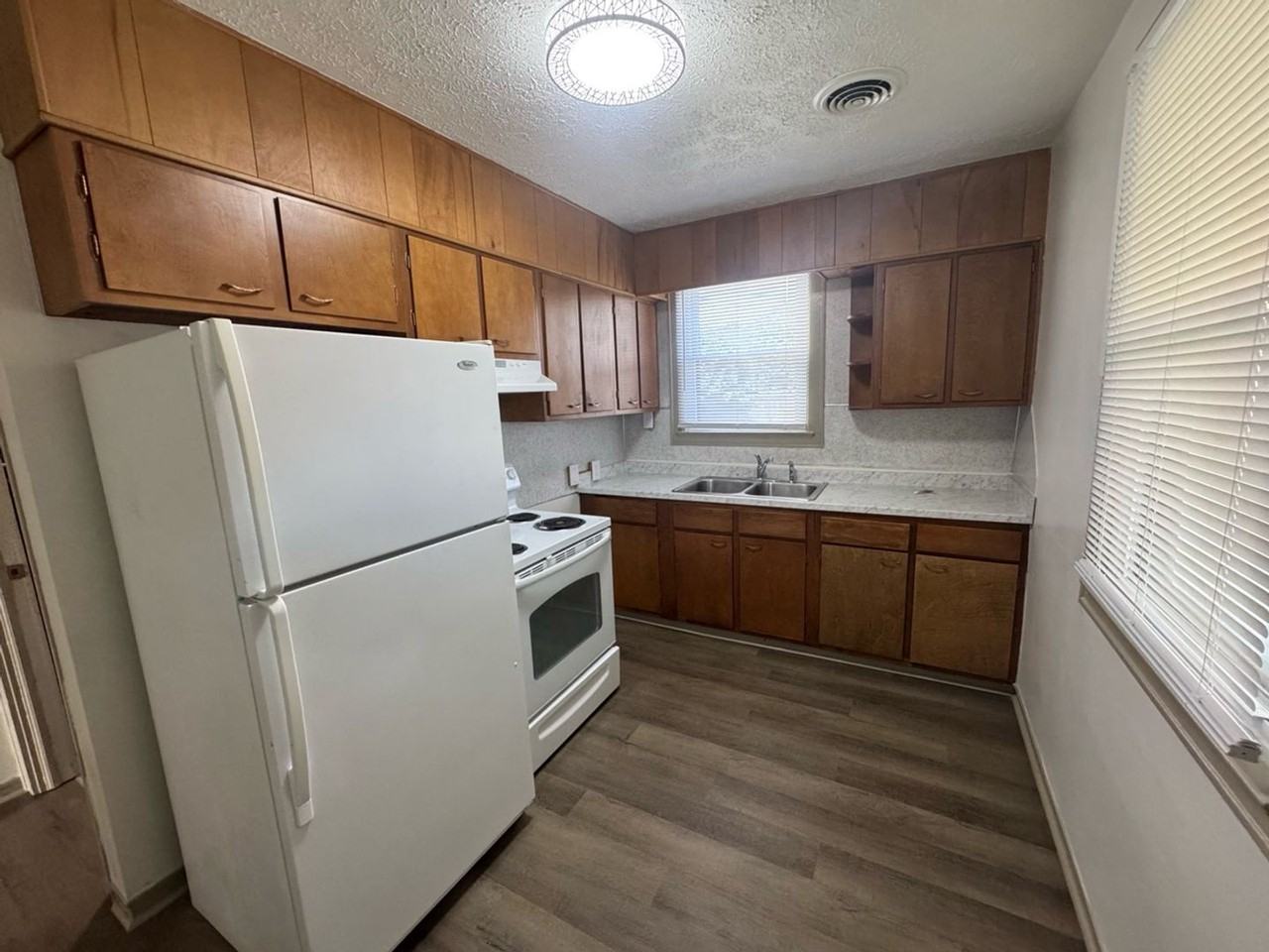 1208 Morningside Cir - Photo 3 of 9