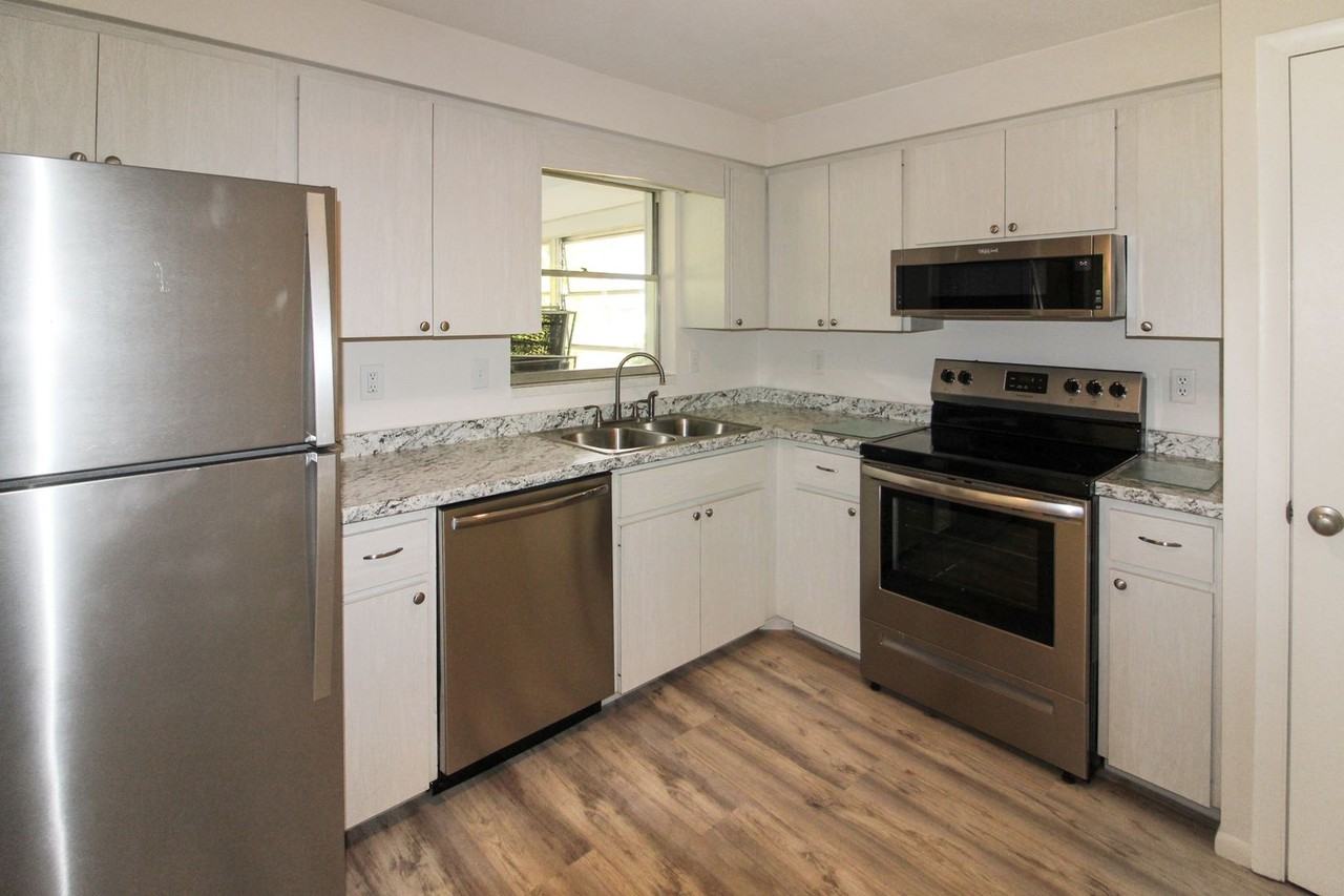 253 Alsace Ave - Photo 7 of 17