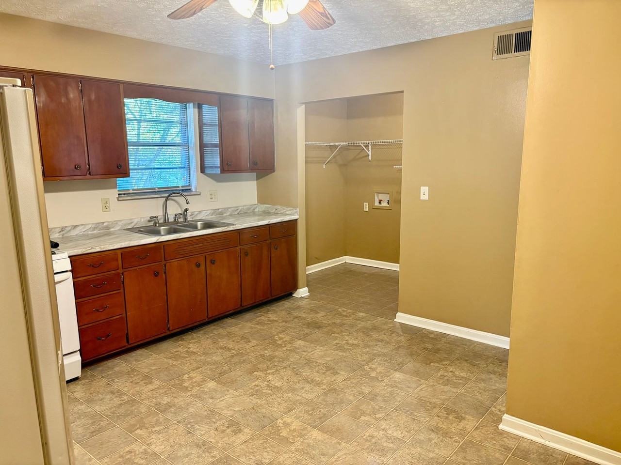 1718 Birchbark Ln - Photo 5 of 12