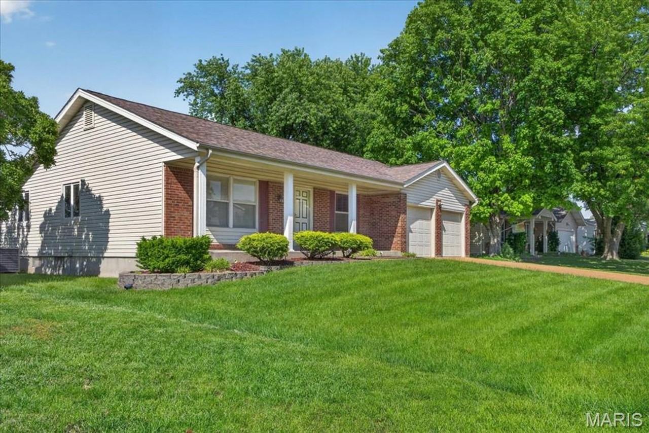 4038 N Bridge Dr - Photo 2 of 28