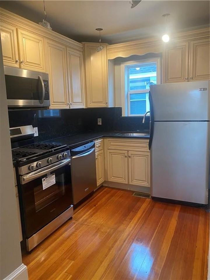 160 California Ave - Photo 2 of 13