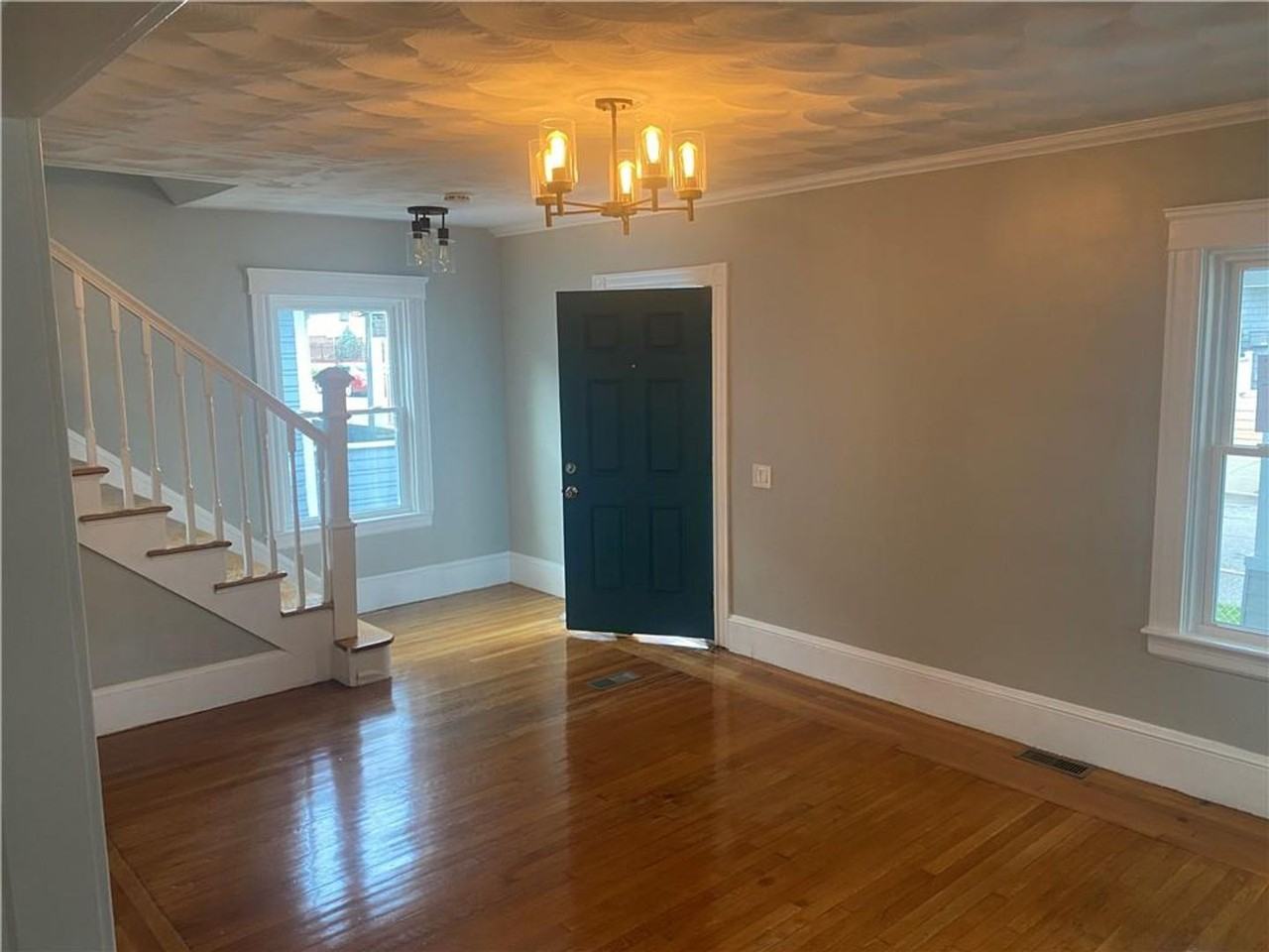 160 California Ave - Photo 3 of 13