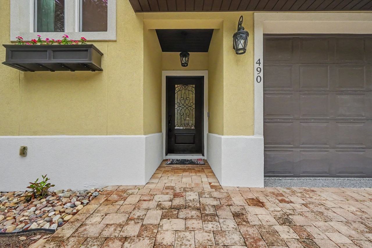 490 Soundview Ct - Photo 3 of 50