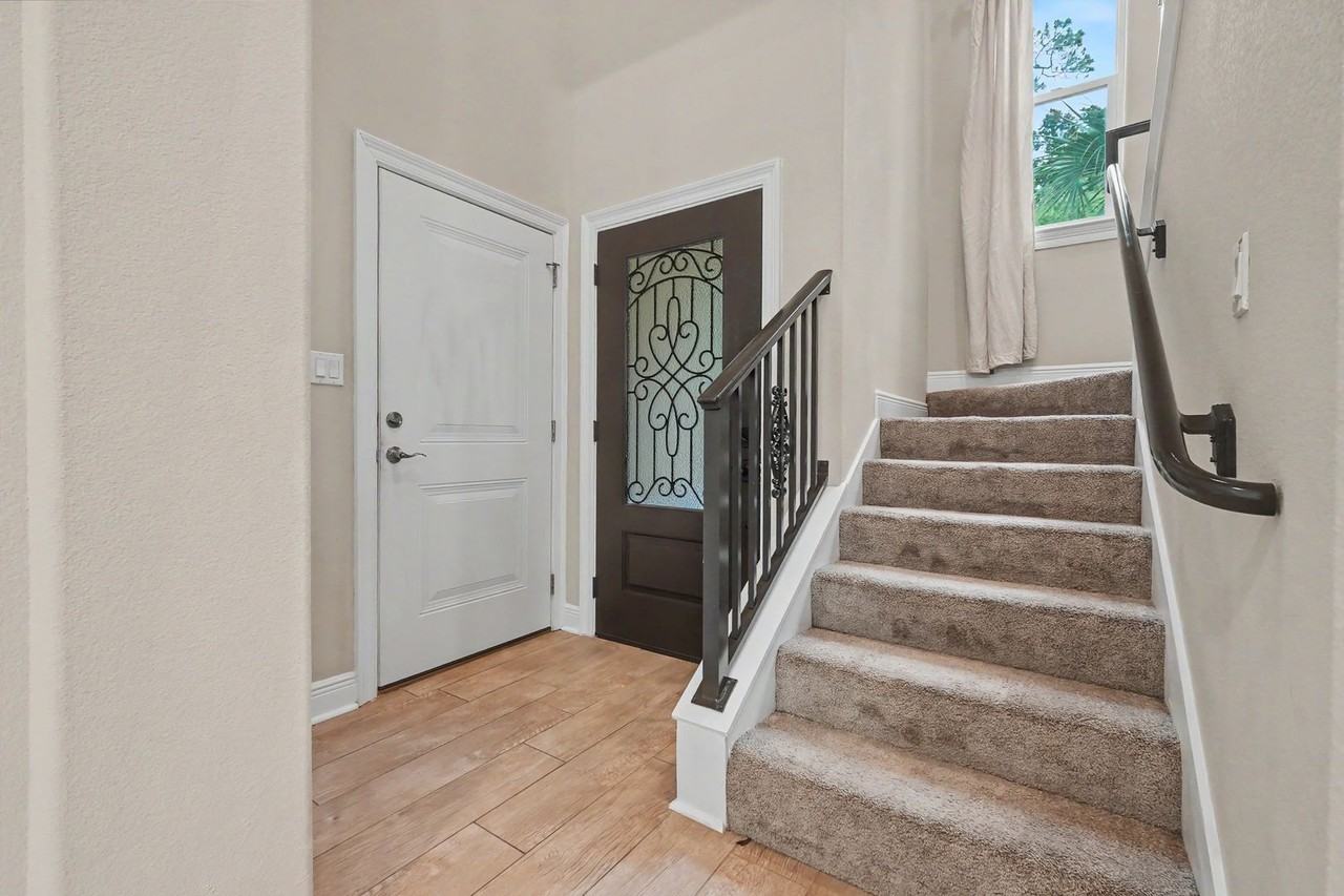 490 Soundview Ct - Photo 4 of 50