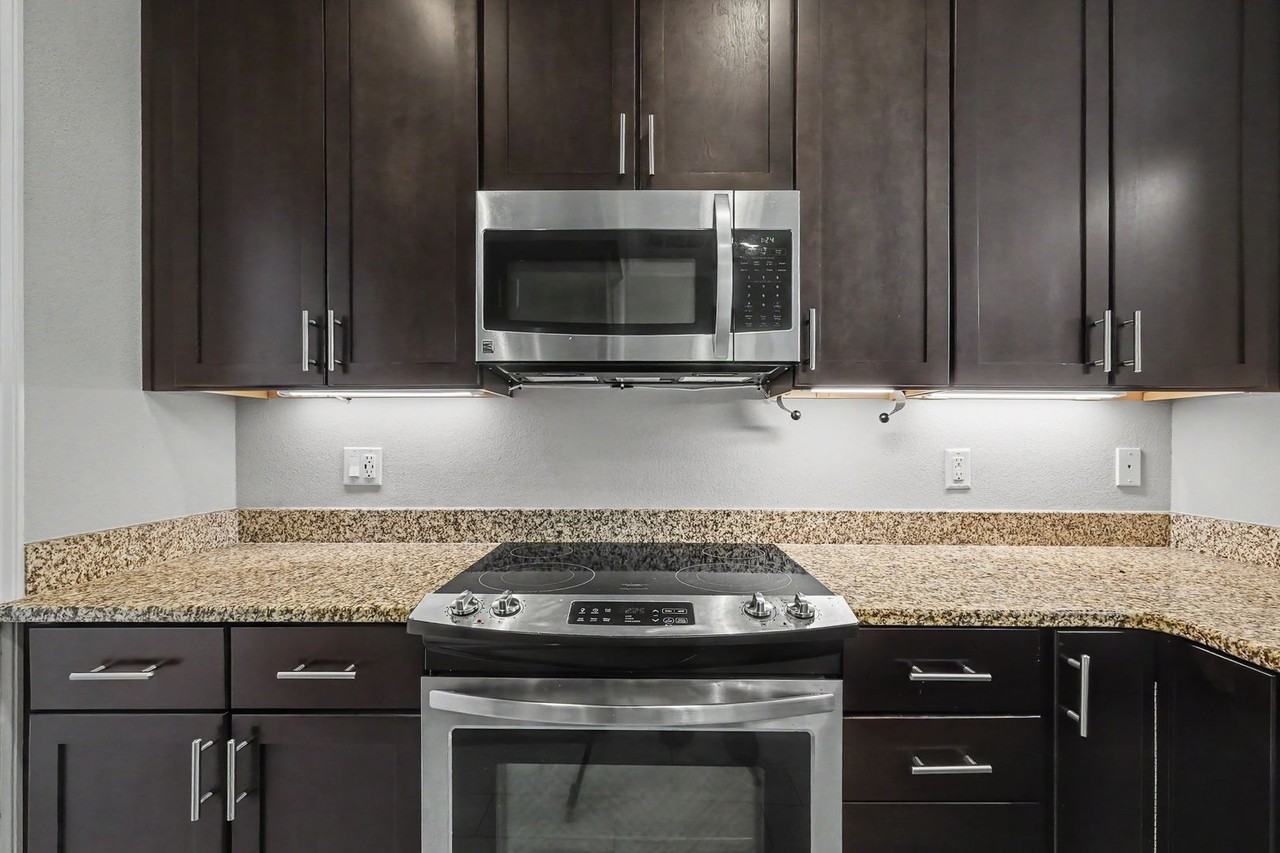 490 Soundview Ct - Photo 7 of 50