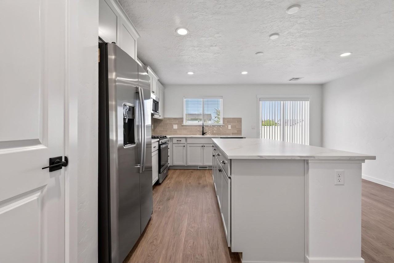 17543 Colter Ridge Ave - Photo 4 of 19