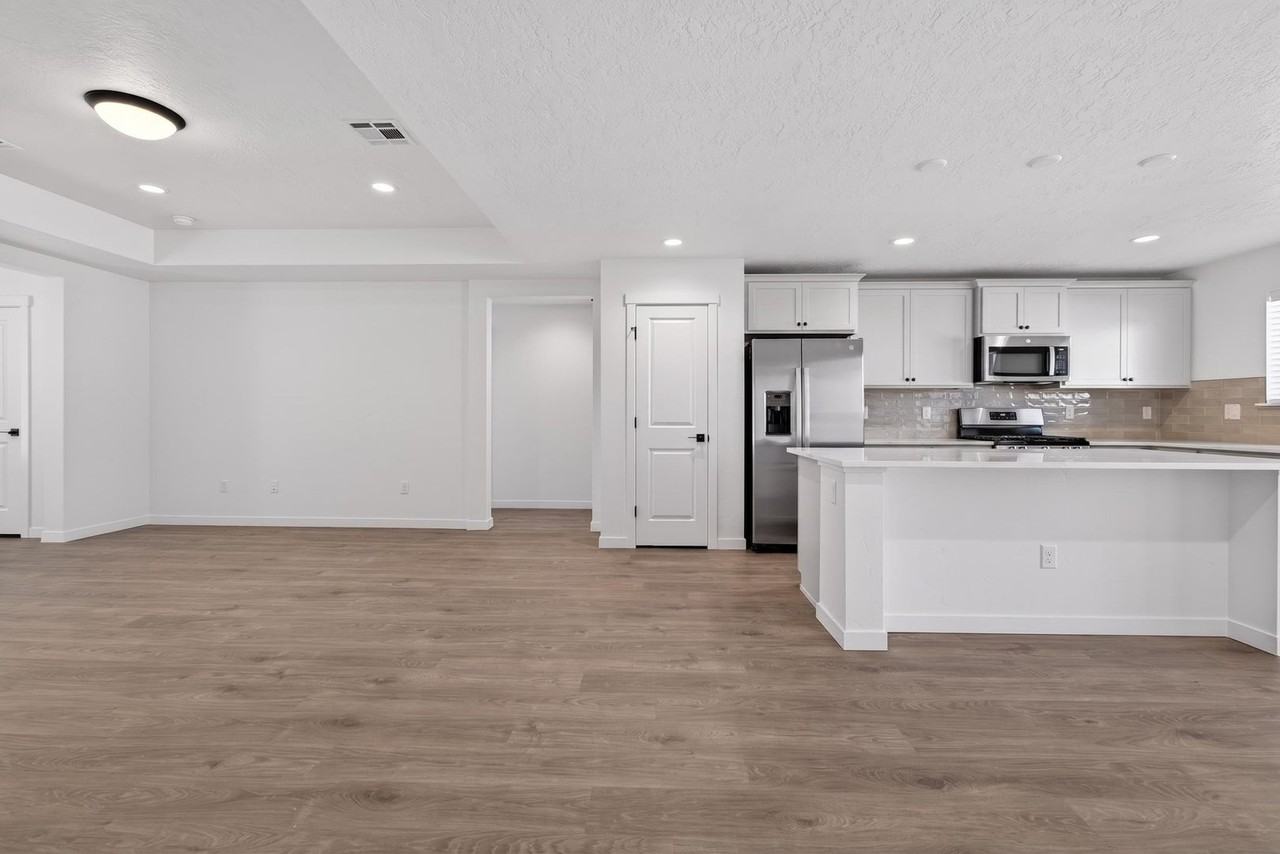 17543 Colter Ridge Ave - Photo 5 of 19