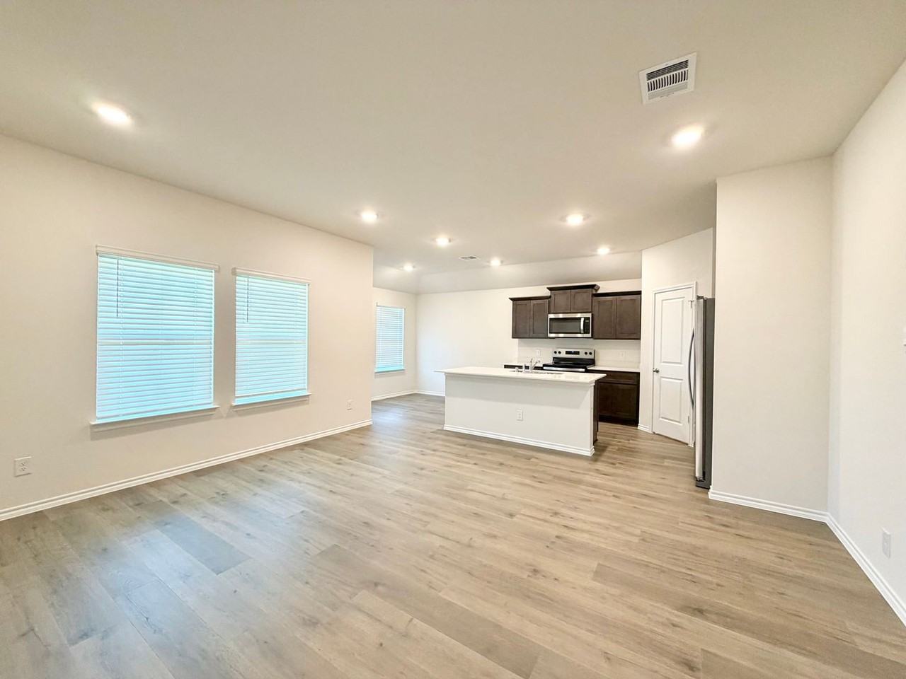 519 Burnett Trl - Photo 3 of 37