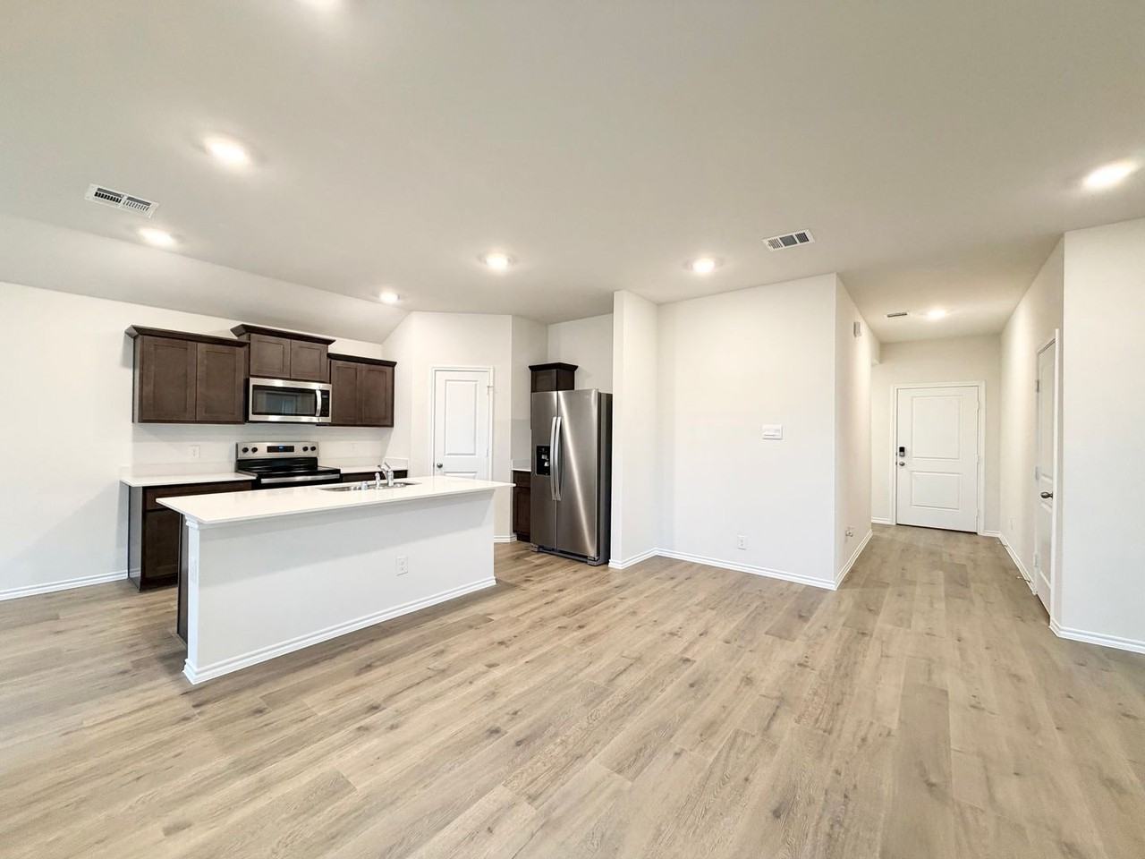 519 Burnett Trl - Photo 4 of 37