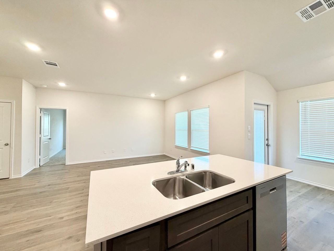 519 Burnett Trl - Photo 7 of 37