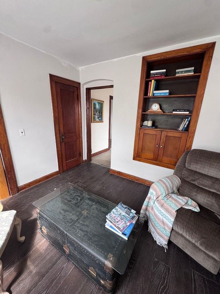 13243 S Baltimore Ave - Photo 2 of 11
