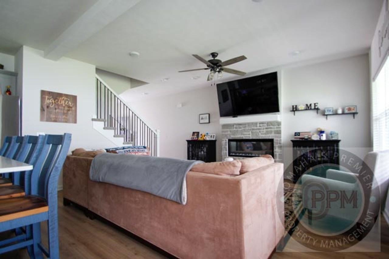 12219 S 111th St - Photo 2 of 33