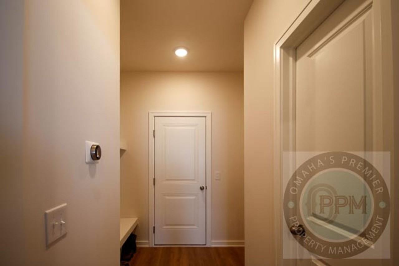 12219 S 111th St - Photo 6 of 33